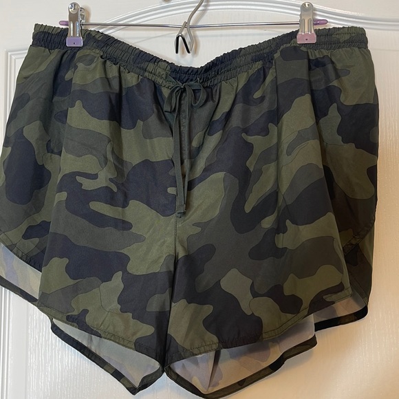 Old Navy Active Camo Running Shorts Xl 